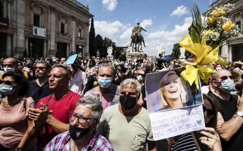 El último gran aplauso a Raffaella Carrà