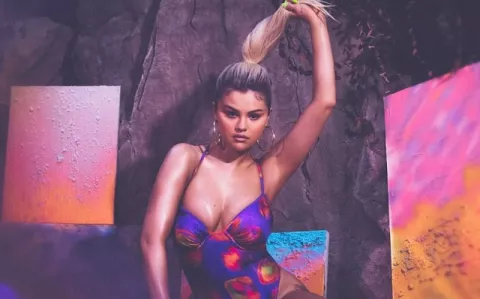 Selena Gómez celebra la diversidad de los cuerpos con su colección de vestidos de baños 