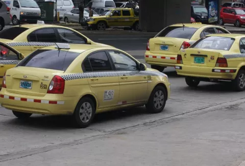 ATTT extiende medida de circulación de par y non para taxis hasta el 31 de agosto