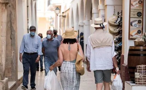 Christine Lagarde alerta que variante delta puede obstaculizar recuperación del turismo