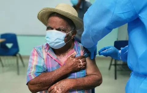 AIG aboga por agendar citas para evitar conflictos en los centros de vacunación contra la covid-19