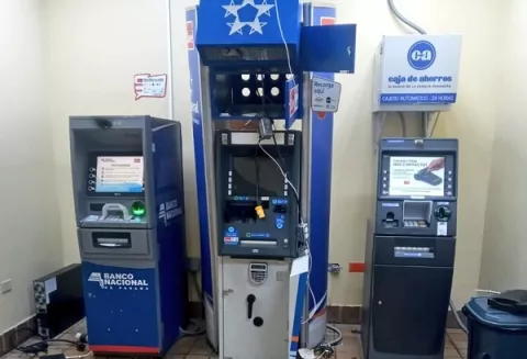 [VIDEO] Vandalizan cajeros automáticos para robar en Clayton