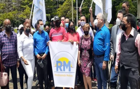  Yinela Ábrego  y unos 170 dirigentes de la Costa Abajo de Colón se inscriben en Realizando Metas