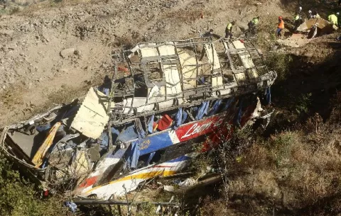 ¡Tragedia! Ascienden a 29 los muertos tras aparatoso accidente de autobús en Perú