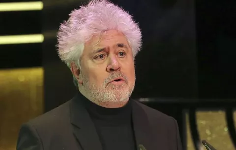 Pedro Almodóvar celebra la 'gran victoria' contra la censura del cartel del pezón