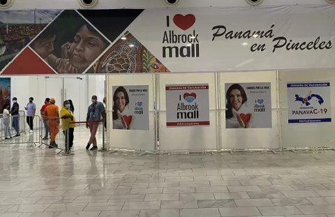 Covid-19: Habilitan tres puestos de vacunación con AstraZeneca en Albrook Mall, el día que llegan 163,200 dosis