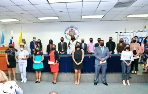 Ifarhu entrega 146 becas a estudiantes distinguidos de universidades oficiales y particulares
