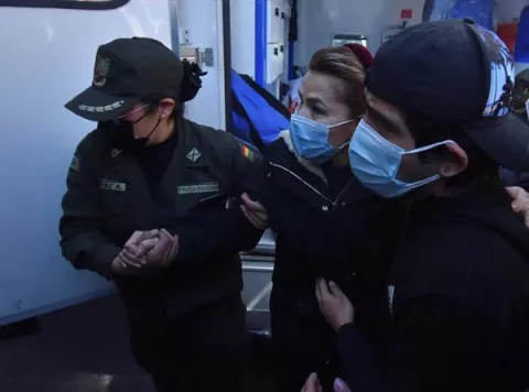Expresidenta de Bolivia Jeanine Áñez intentó lesionarse en prisión