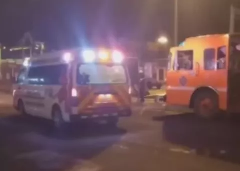 Dos trabajadores portuarios presentan golpes y fracturas tras caer al vacío en Colón 