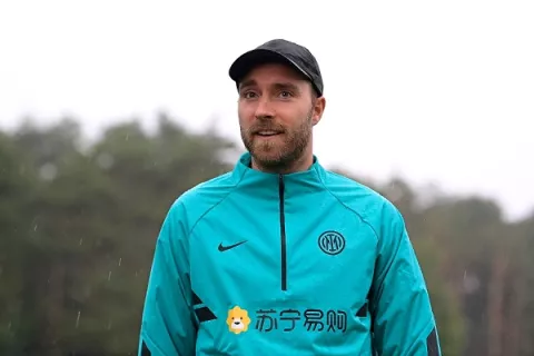 Christian Eriksen, el jugador del Inter de Milán ve a sus compañeros por primera vez tras su colapso