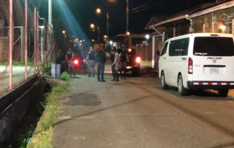 Las autoridades investigan una balacera en la barriada Martin Luther King que dejó dos heridos