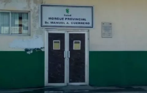 Hallan a un hombre muerto y a otro herido en una rodilla en La Guaira, Colón