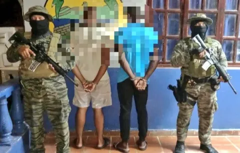 Capturan a dos hondureños y confiscan 431 paquetes de drogas en un puerto de Colón