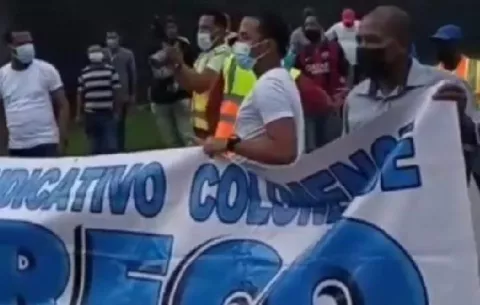 Colonenses cierran las calles en tres puntos exigiendo agua, empleo y un alto a la contaminación