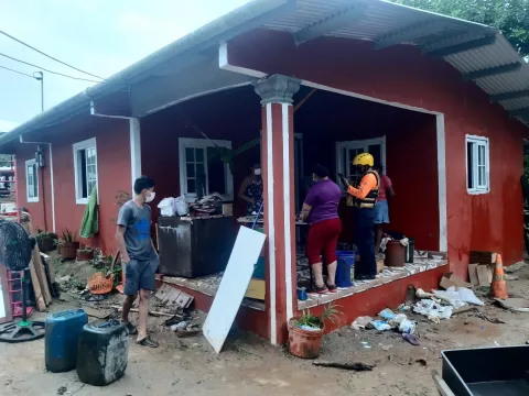 Crecida de los ríos Coclé del Norte y Don Juan afectan unas 20 viviendas en La Pintada 