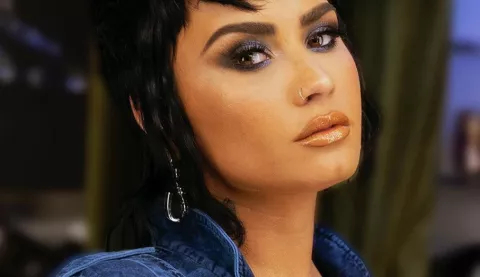 Demi Lovato comenta que podría identificarse como persona trans
