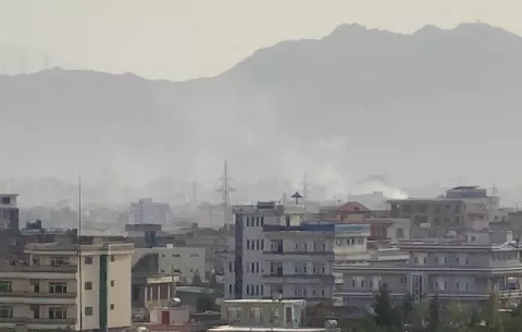 Kabul tiembla con un ataque de EE.UU. contra el EI y el impacto de un cohete