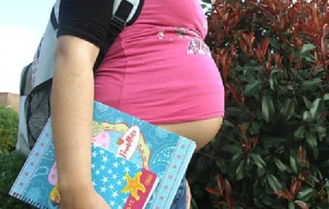 Cierre escolar y delitos sexuales disparan el embarazo adolescente en Panamá