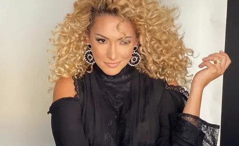Erika Ender estrena el cuarto episodio de la serie musical 'MP3-45'