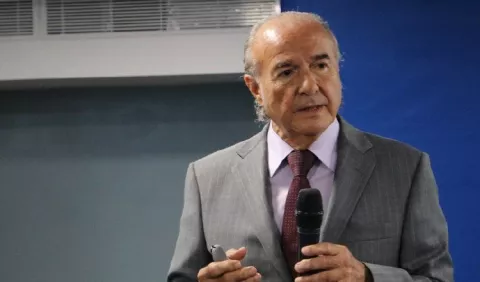 Cuestionan a González De La Lastra por desconocer derecho de los nacionales  