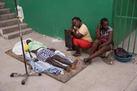 Los hospitales de Haití se saturan mientras aumentan las víctimas del sismo