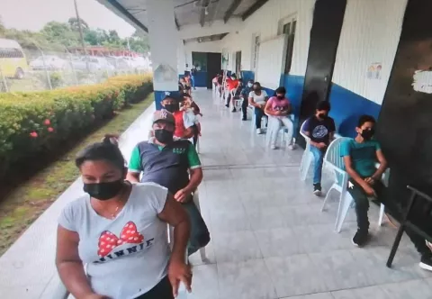 Gran afluencia de herreranos en las escuelas donde se aplica la segunda dosis de vacuna  