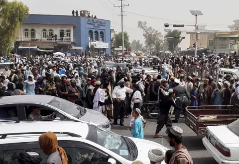 Talibanes asedian Kabul a la espera de una transición de poder pacífica