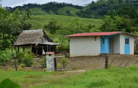 Reubican a damnificados por inundaciones en Tonosí 