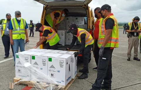 Panamá recibe lote de 375,570 dosis de la vacuna de Pfizer contra la covid-19