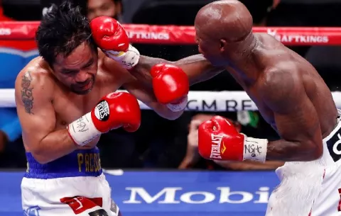 Yordenis Ugás acaba con el legendario Manny Pacquiao al ganar por decisión unánime