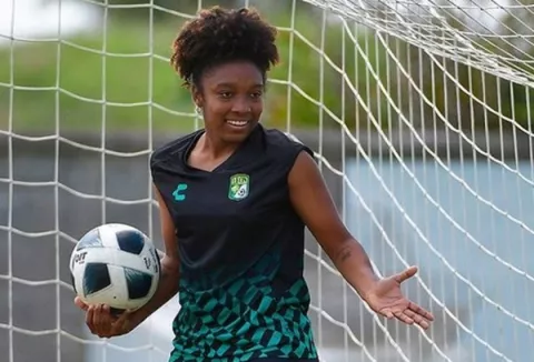 Panameña Marta Cox debuta con triunfo en el León de México