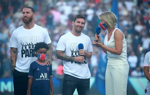 Leo Messi desata la locura en el Parque de los Príncipes 