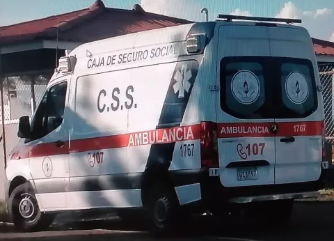 Ola voltea embarcación donde iba personal y la directora regional de MiAmbiente en Chiriquí