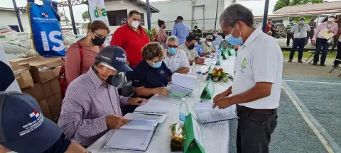 Mida aporta $100 mil a productores bocatoreños afectados por las inundaciones