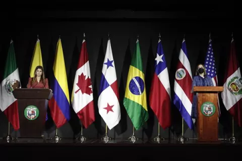 Panamá y Colombia establecen cuota diaria de 650 migrantes para cruzar la frontera