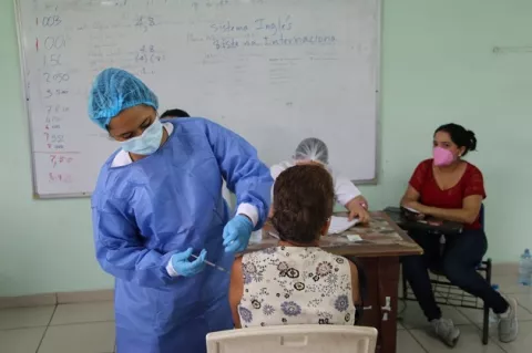 Covid-19: Titular del Minsa sostiene que cifras demuestran que la vacuna sí genera un efecto en el sistema inmunológico