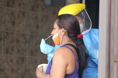 Panamá suma 7,015 muertos y 452,986 casos positivos de la covid-19