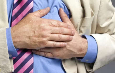 Panamá contabiliza un promedio de 2 mil infartos al año, recalcan expertos tras su asociación con la vacuna en redes sociales