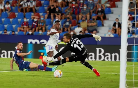 Real Madrid empata ante Levante y deja con tareas pendientes a Ancelotti en defensa