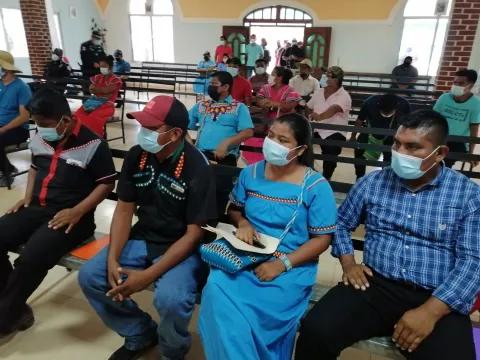 Indígenas se reúnen con comisión de Gobierno en el sector de San Juan, Chiriquí