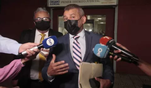 Fiscalía sigue leyendo documentación sin certificación forense en juicio por supuestos pinchazos