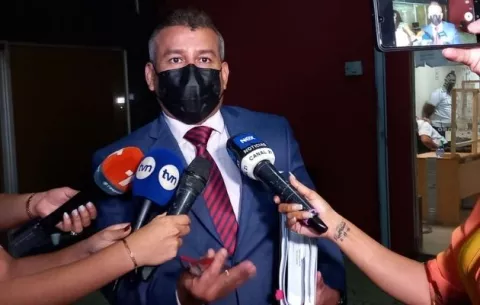 Caso Pinchazos: Sidney Sittón reitera que a las audiencias no se pueden llevar documentos en inglés 