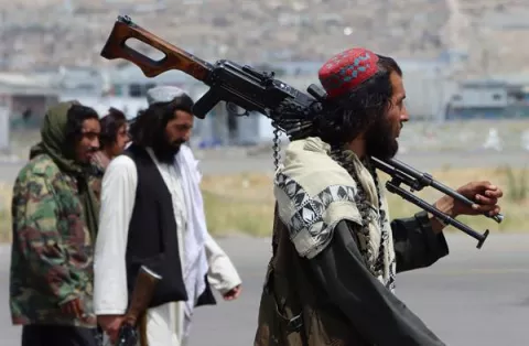 Los talibanes declaran la 'completa independencia' de Afganistán