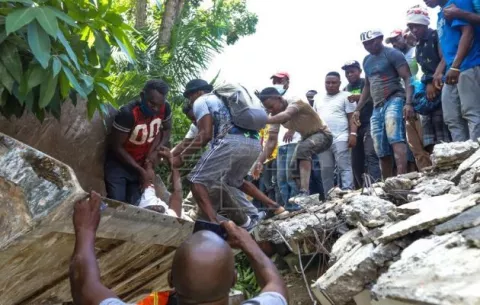 Cifra de muertos a causa del terremoto en Haití sube a 227 