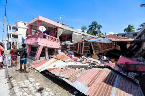 Sube a 304 la cifra de muertos tras terremoto de 7.2 en Haití