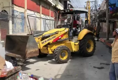 Tumban construcción ilegal en servidumbre pública en la ciudad de Colón
