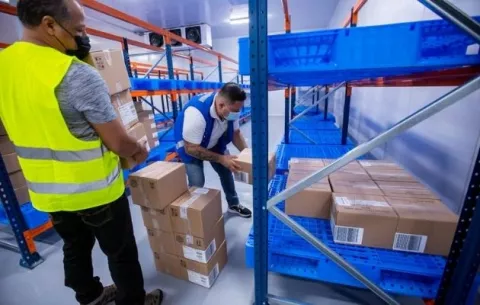 Panamá recibe 163,200 dosis de la vacuna de AstraZeneca