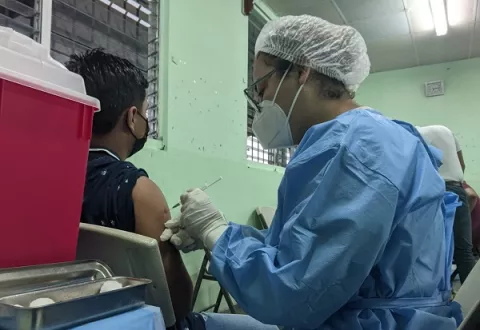Panamá supera promedio mundial de vacunación contra la covid-19