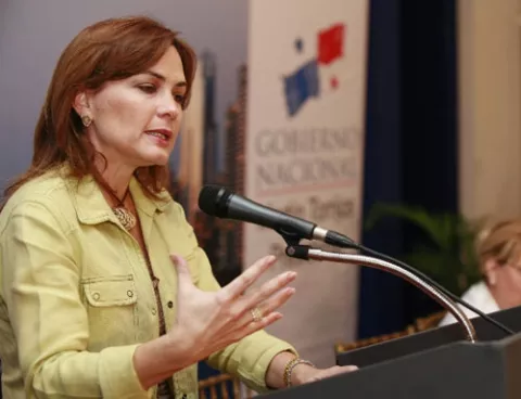 [VIDEO] Acusan a Vivian de Torrijos de supuestamente manejar la Senadis como una finca privada