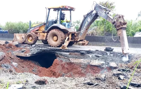 El cierre de los cuatro carriles de la vía Interamericana en Arraiján se mantendrá mientras adelantan la reparación